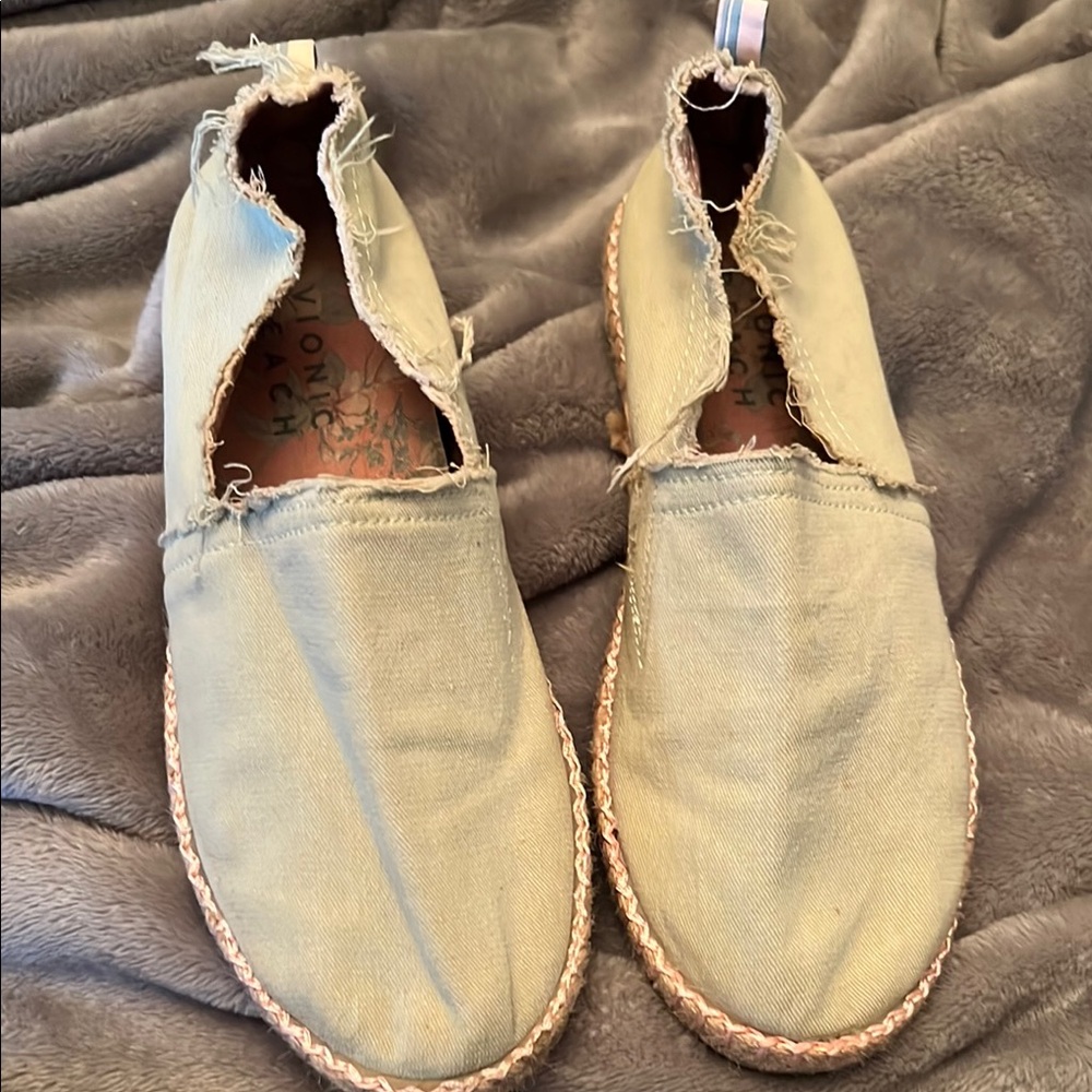 Vionic Beige Canvas Espadrilles